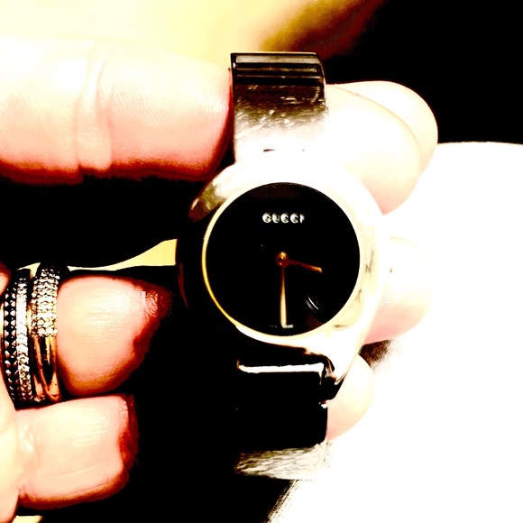 Authentic Gucci excellent condition woman’s watch black face - Picture 3 of 5